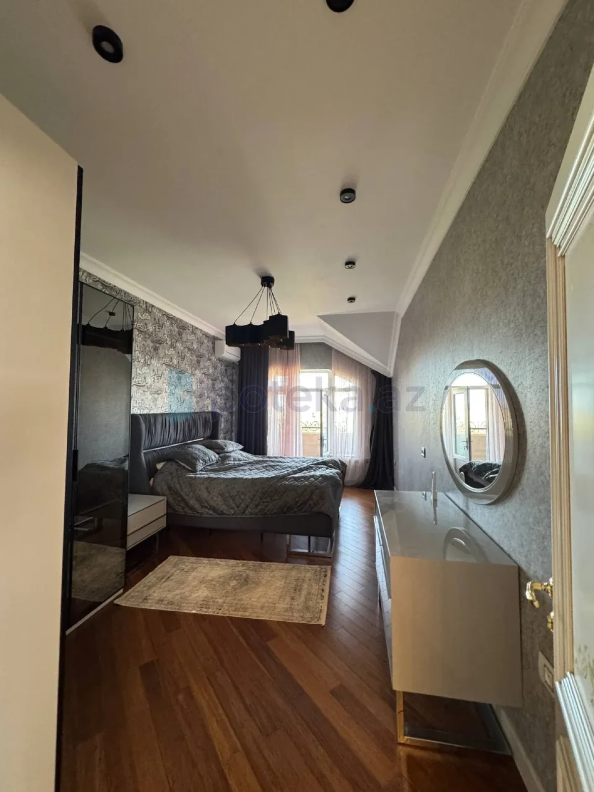 Satılır 7 otaqlı mənzil 450 m²