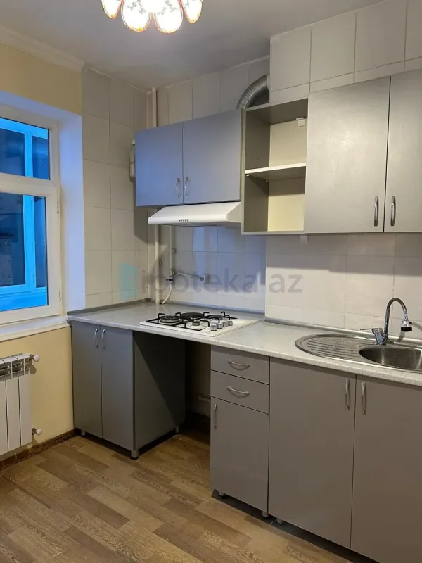 Satılır 1 otaqlı köhnə tikili 44 m²