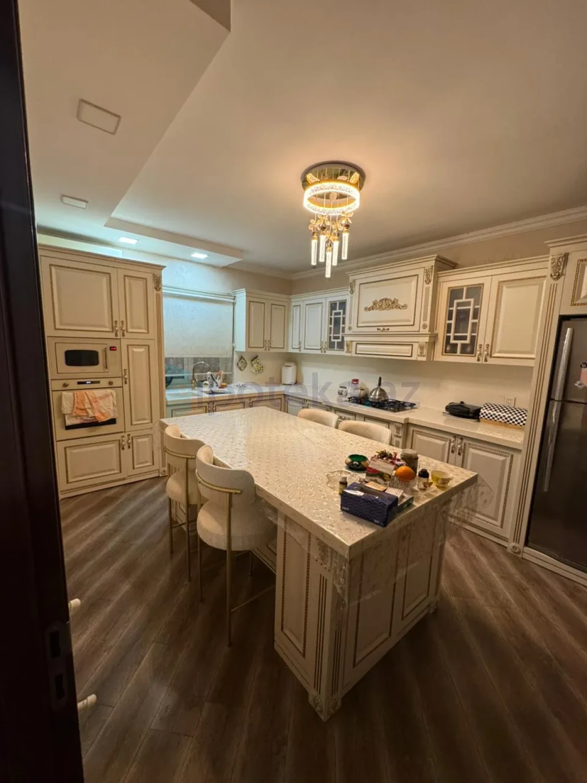 Satılır 5 otaqlı həyət evi 240 m²