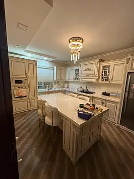 Satılır 5 otaqlı həyət evi 240 m²