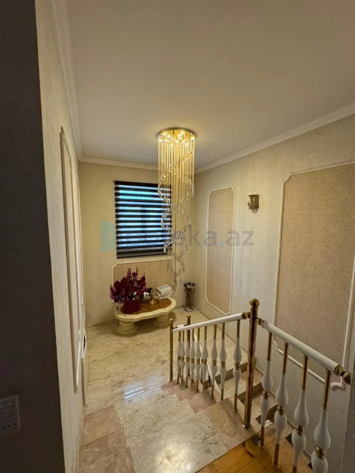 Satılır 5 otaqlı həyət evi 240 m²
