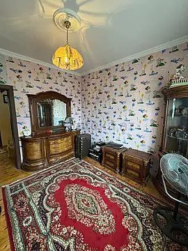 Satılır 5 otaqlı həyət evi 240 m²