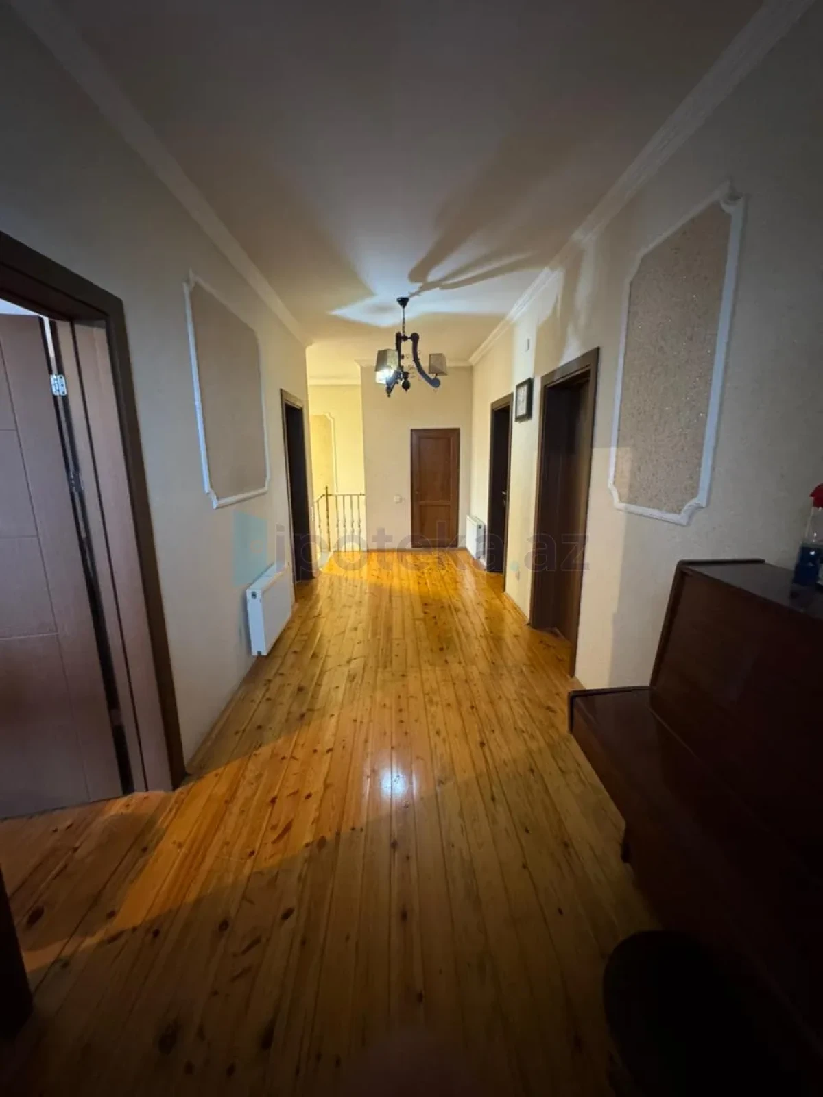 Satılır 5 otaqlı həyət evi 240 m²