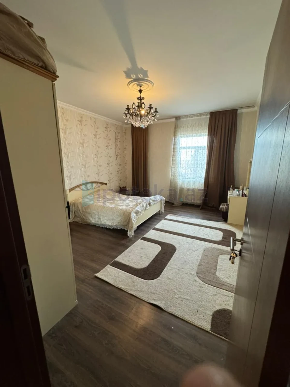 Satılır 5 otaqlı həyət evi 240 m²