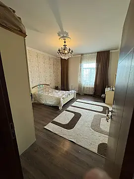 Satılır 5 otaqlı həyət evi 240 m²