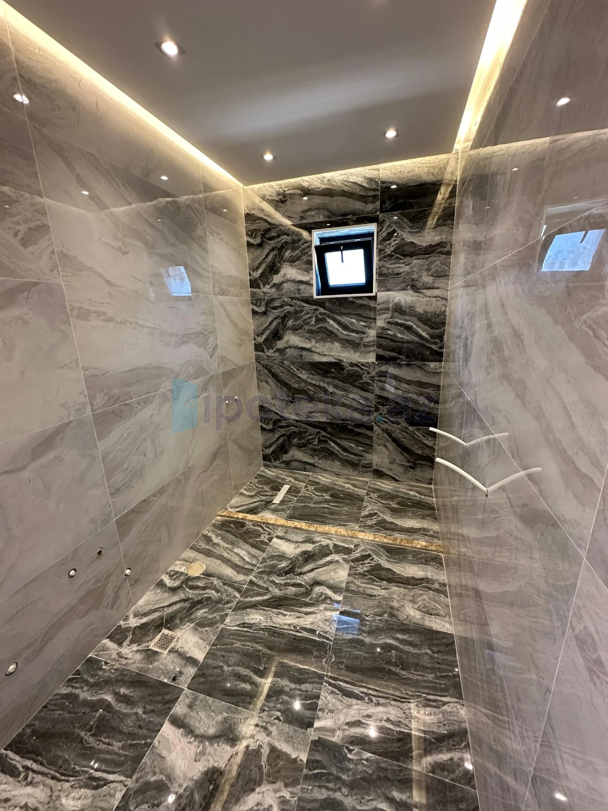 Satılır 5 otaqlı həyət evi 160 m²