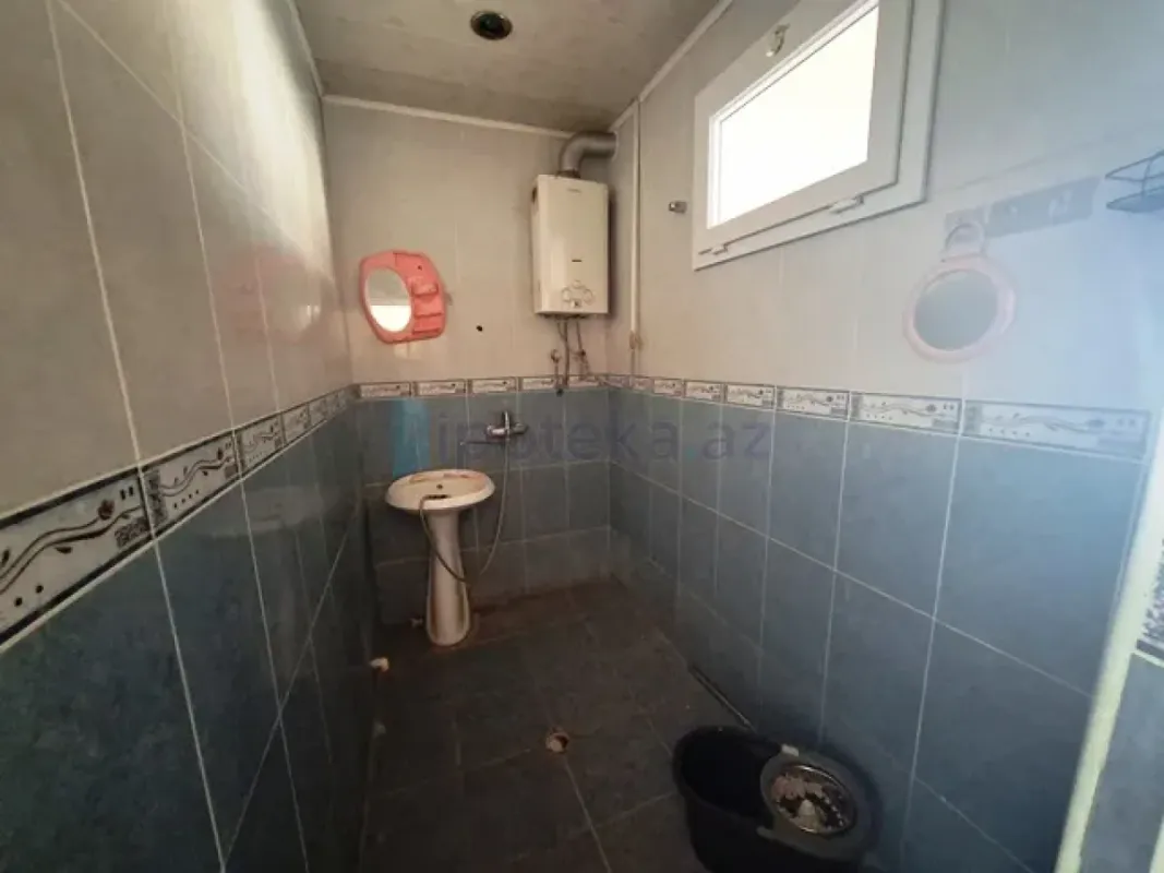Satılır 2 otaqlı köhnə tikili 65 m²