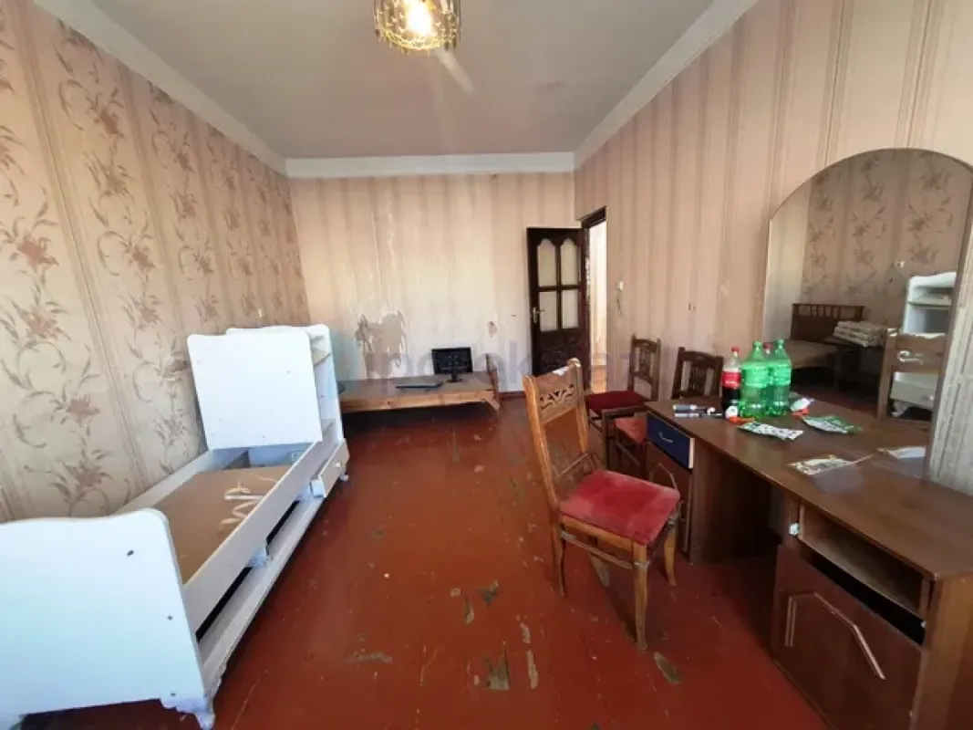 Satılır 2 otaqlı köhnə tikili 65 m²