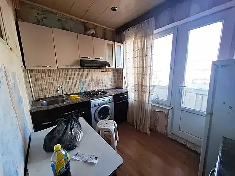 Satılır 2 otaqlı köhnə tikili 65 m²
