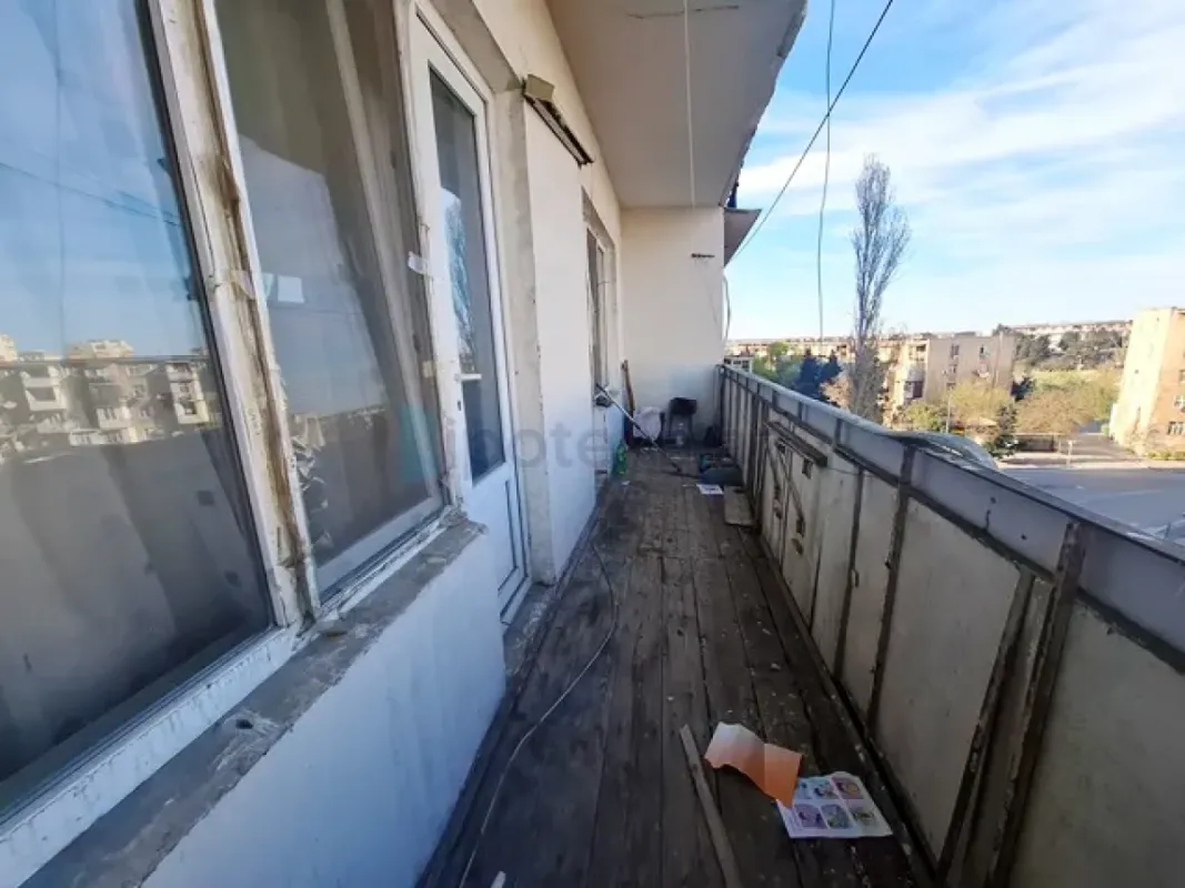 Satılır 2 otaqlı köhnə tikili 65 m²