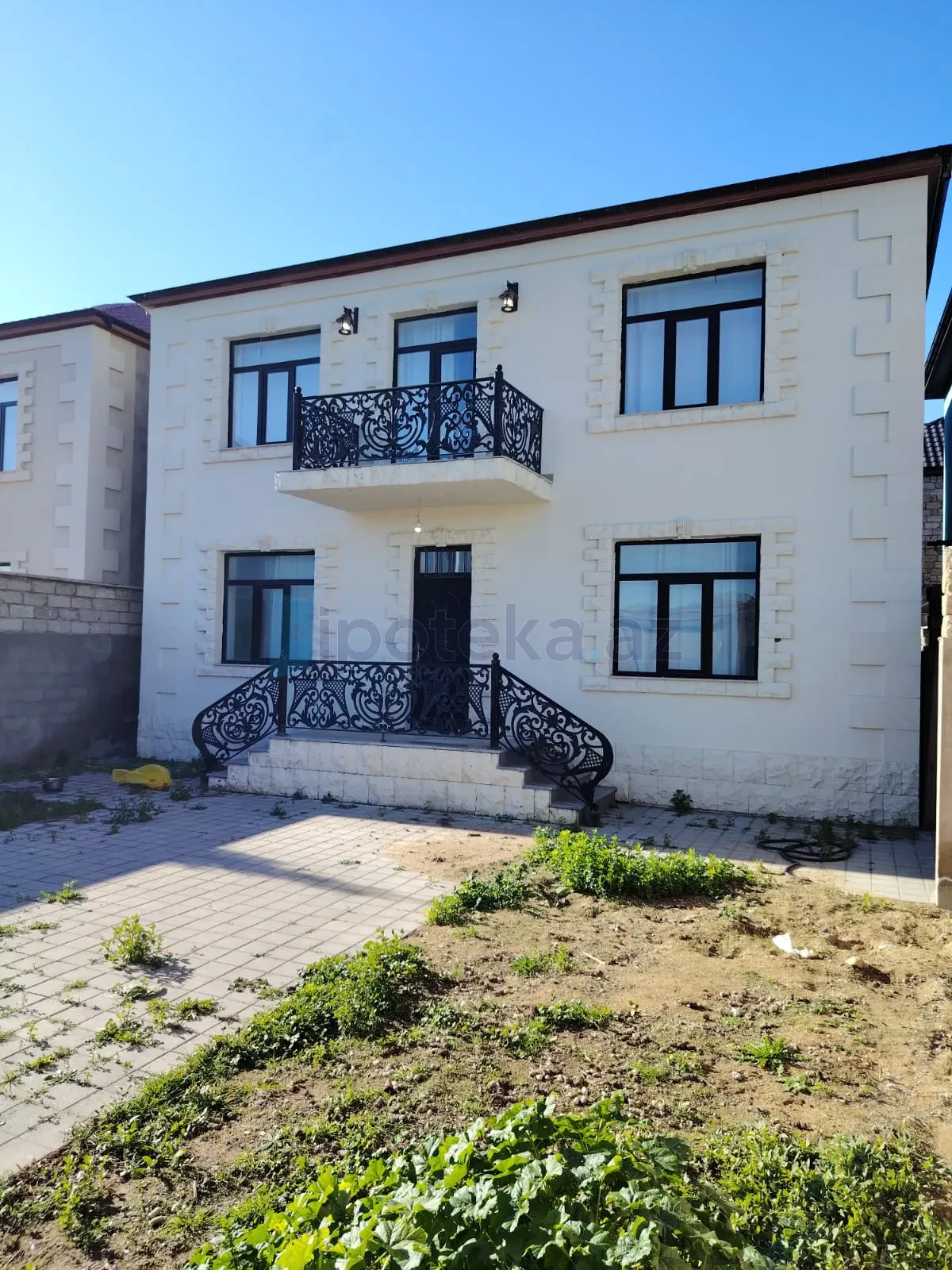 Satılır 4 otaqlı həyət evi 200 m²