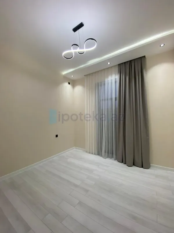 Satılır 4 otaqlı mənzil 150 m²