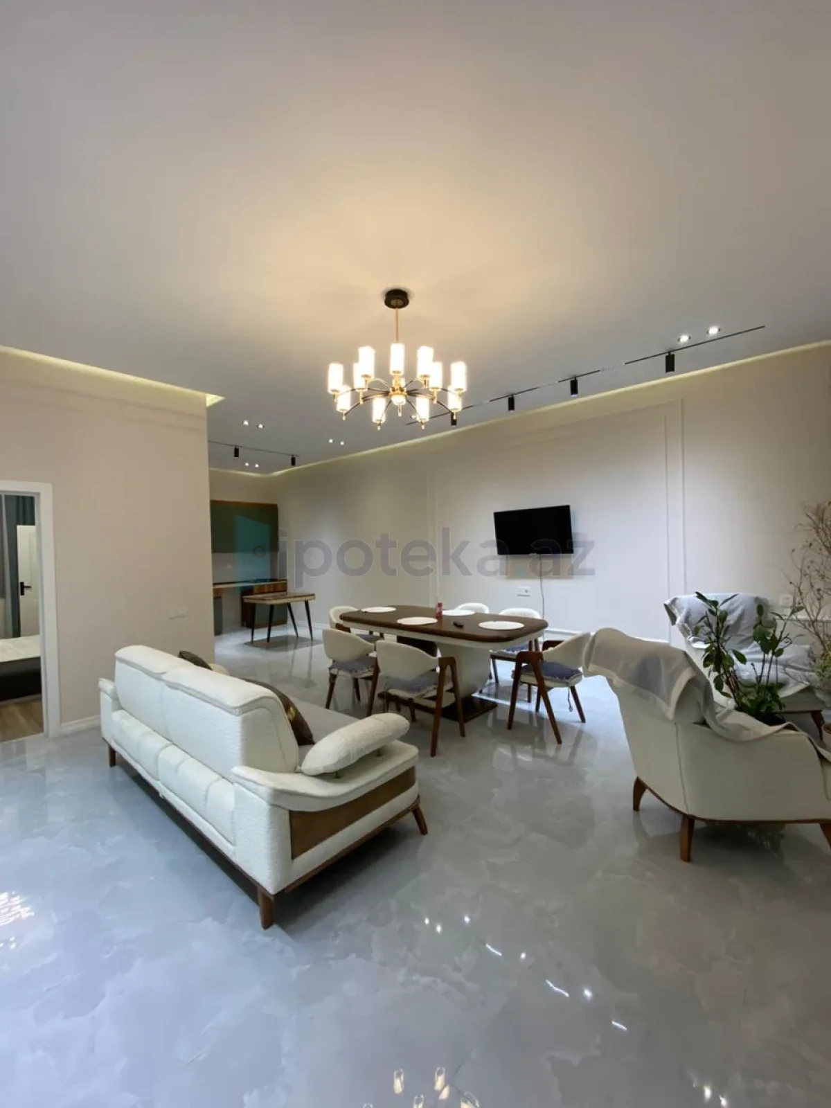 Satılır 4 otaqlı mənzil 150 m²