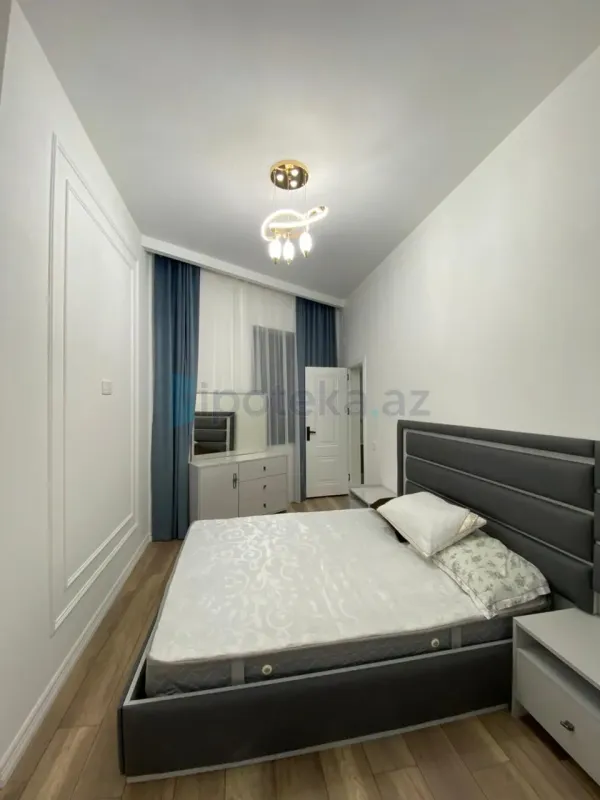 Satılır 4 otaqlı mənzil 150 m²