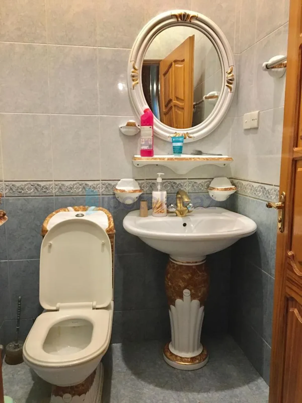 Satılır 4 otaqlı köhnə tikili 180 m²