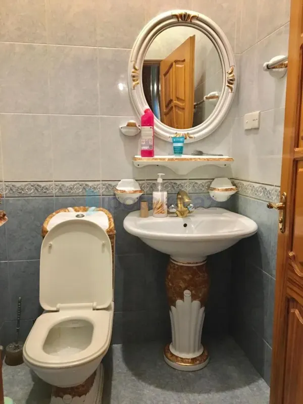 Satılır 4 otaqlı köhnə tikili 180 m²