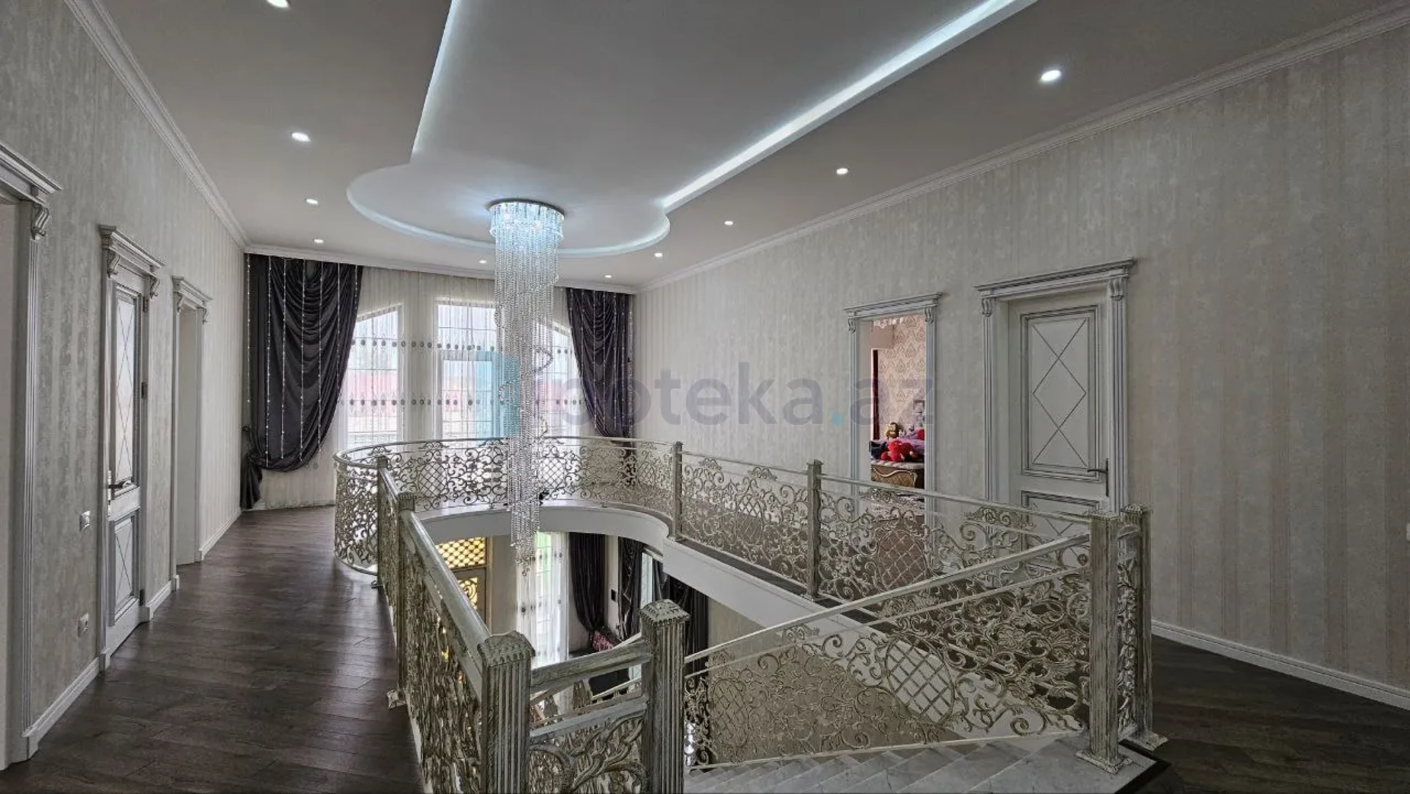 Satılır 6 otaqlı mənzil 450 m²