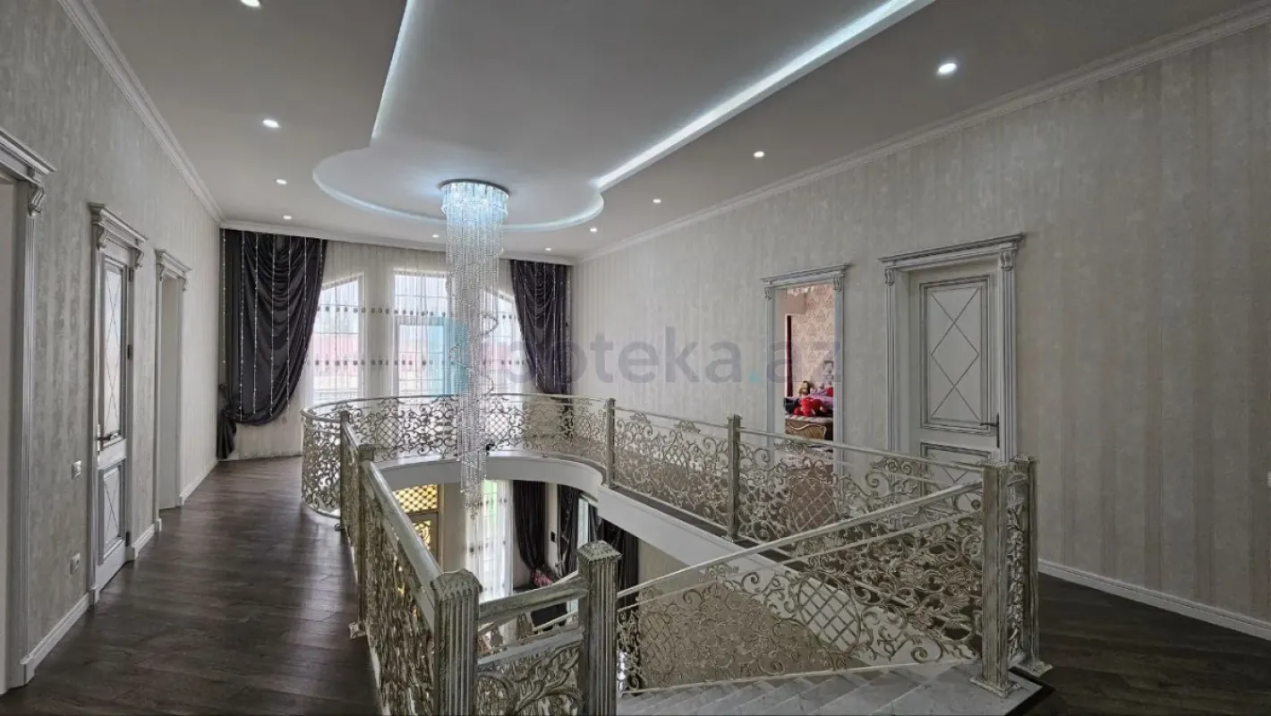 Satılır 6 otaqlı mənzil 450 m²