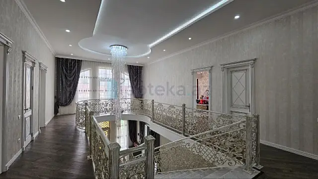 Satılır 6 otaqlı mənzil 450 m²