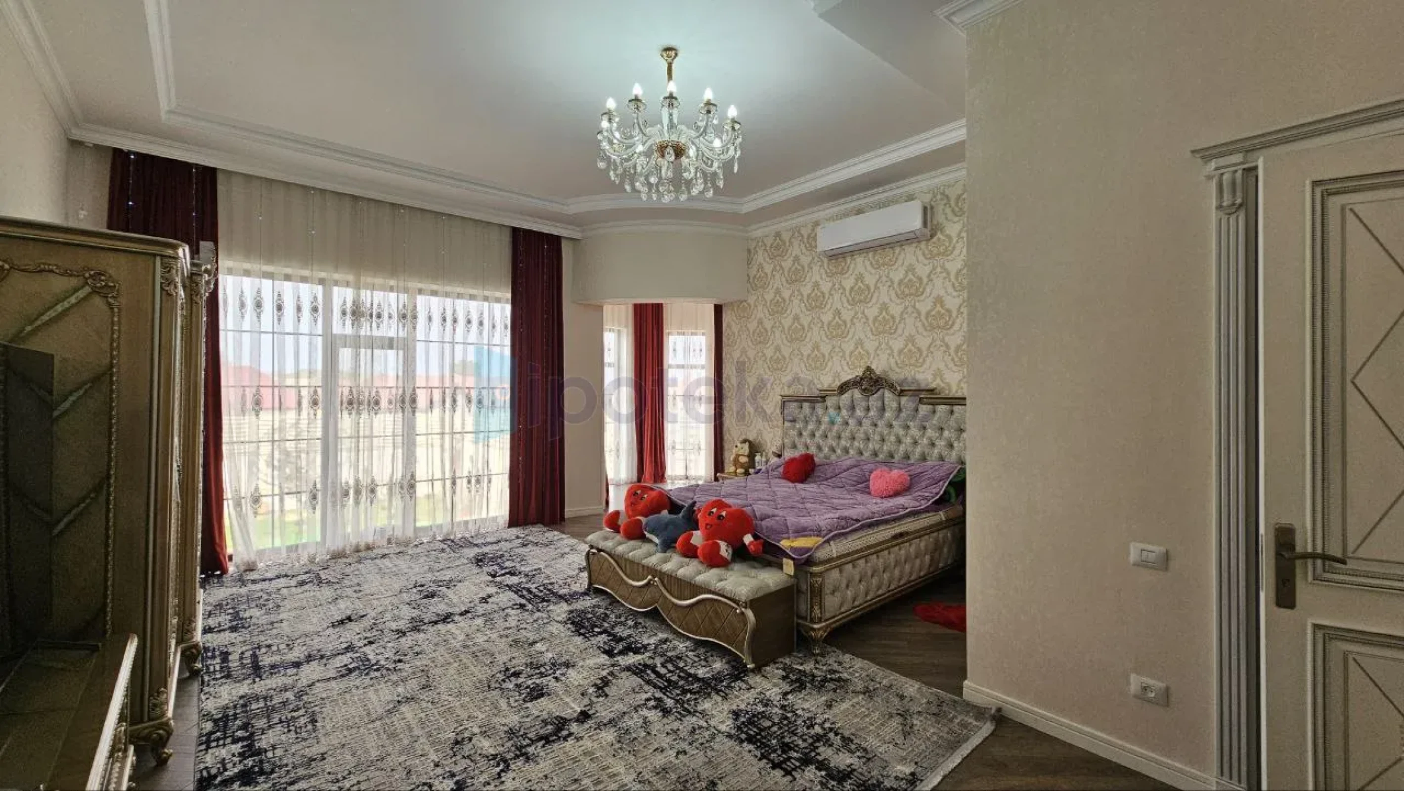 Satılır 6 otaqlı mənzil 450 m²