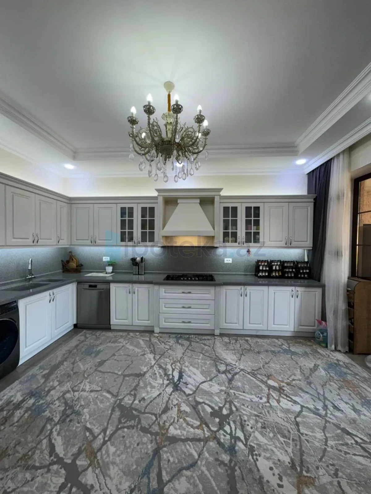 Satılır 6 otaqlı mənzil 450 m²