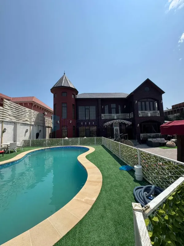 Satılır 6 otaqlı mənzil 450 m²