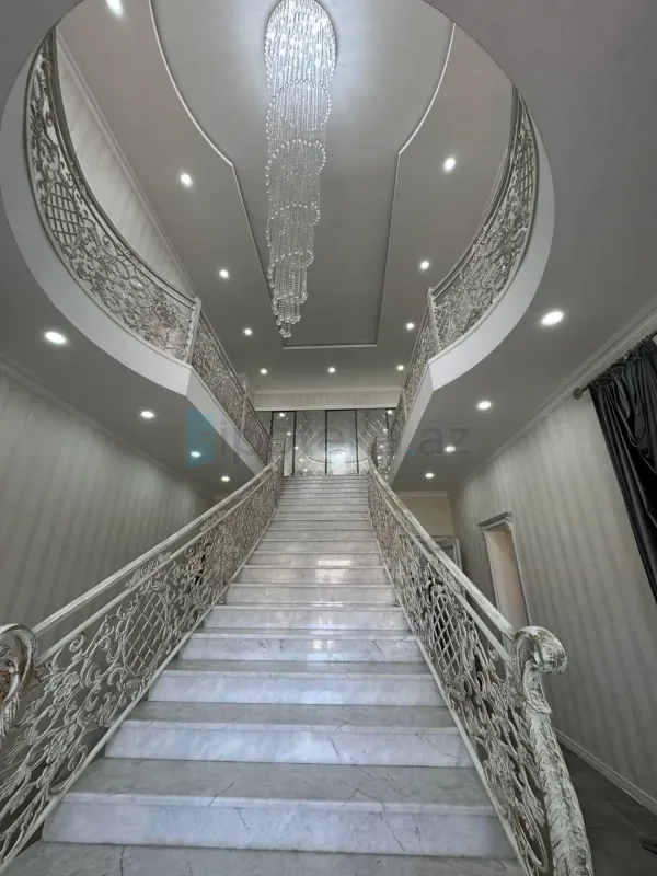 Satılır 6 otaqlı mənzil 450 m²