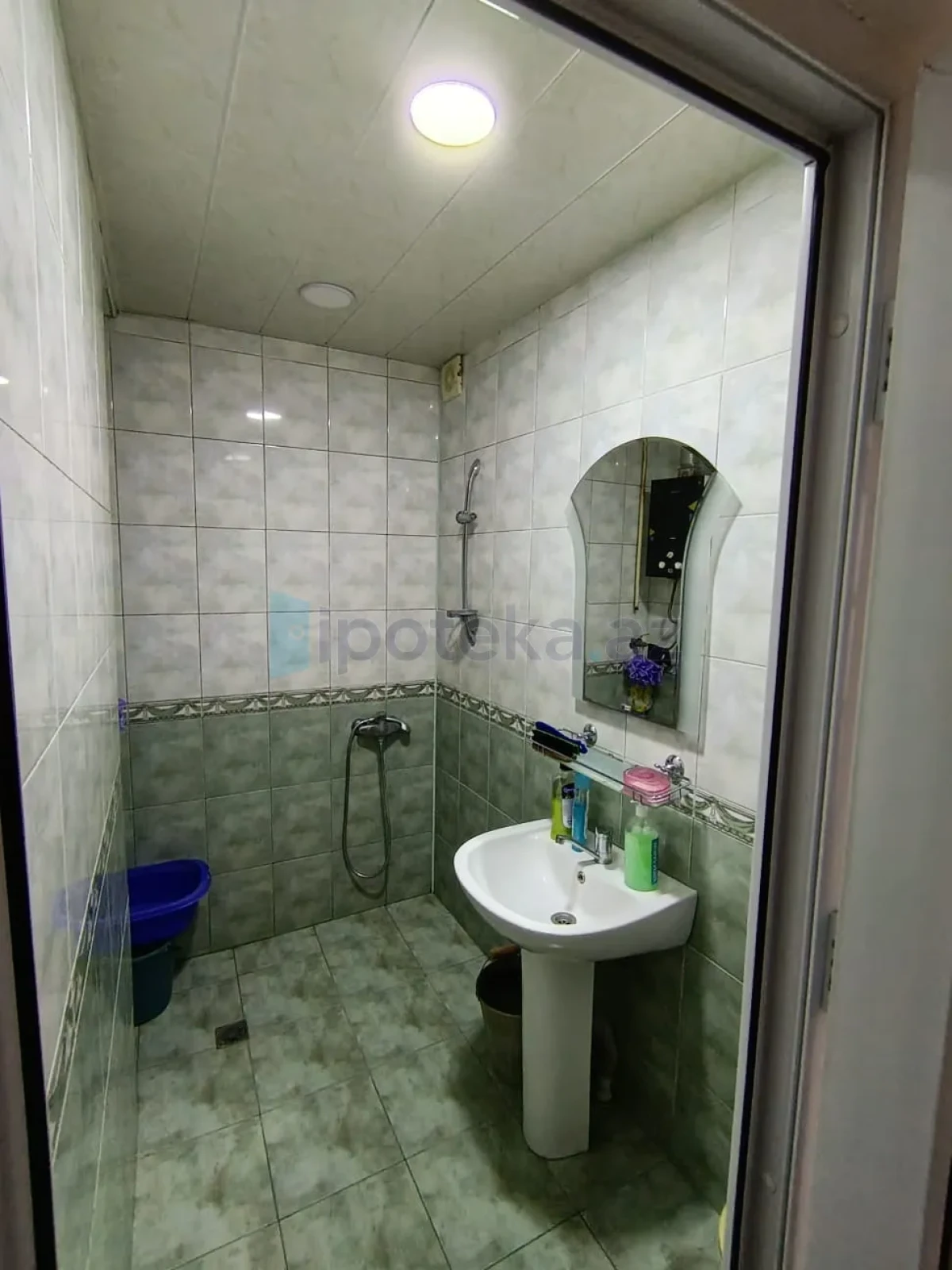 Satılır 4 otaqlı köhnə tikili 97 m²