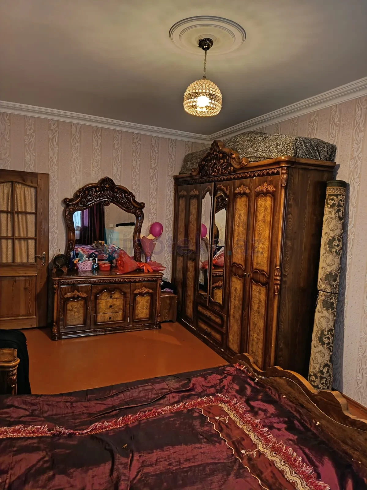 Satılır 4 otaqlı köhnə tikili 97 m²