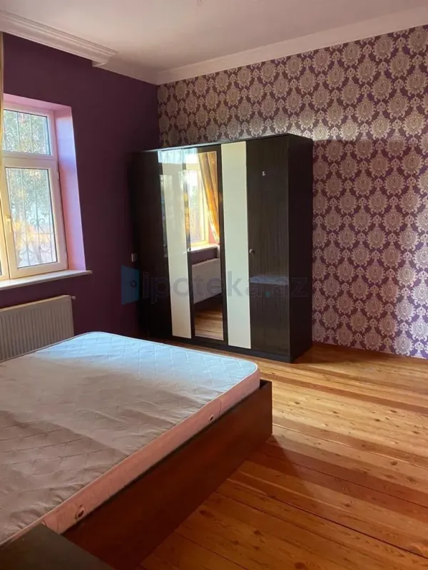Satılır 4 otaqlı həyət evi 200 m²