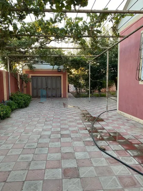 Satılır 4 otaqlı həyət evi 200 m²