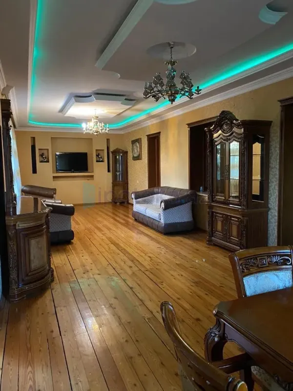 Satılır 4 otaqlı həyət evi 200 m²