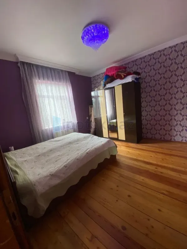 Satılır 4 otaqlı həyət evi 200 m²