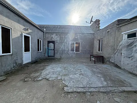 Satılır 4 otaqlı həyət evi 100 m²