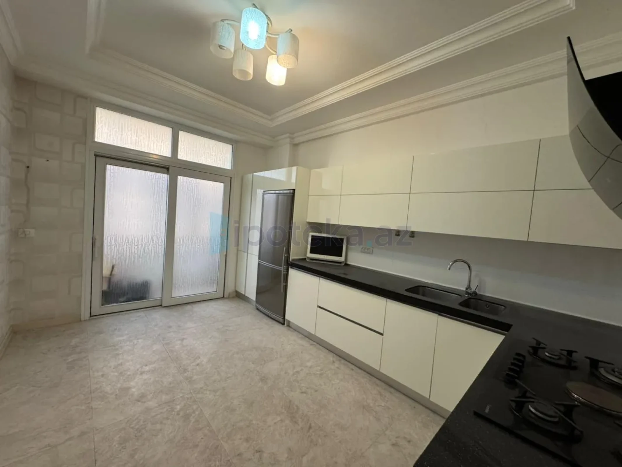 Satılır 3 otaqlı yeni tikili 153 m²