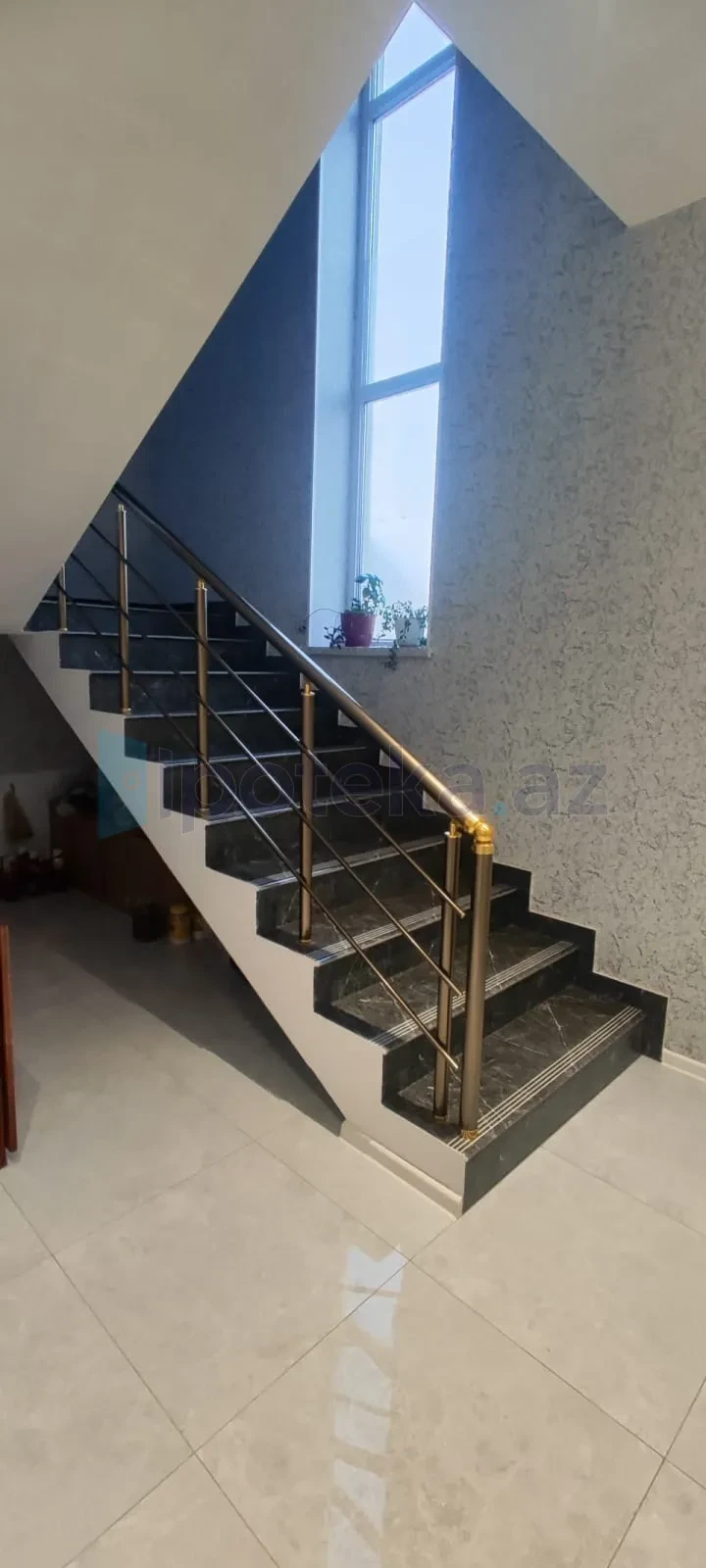 Satılır 5 otaqlı həyət evi 170 m²
