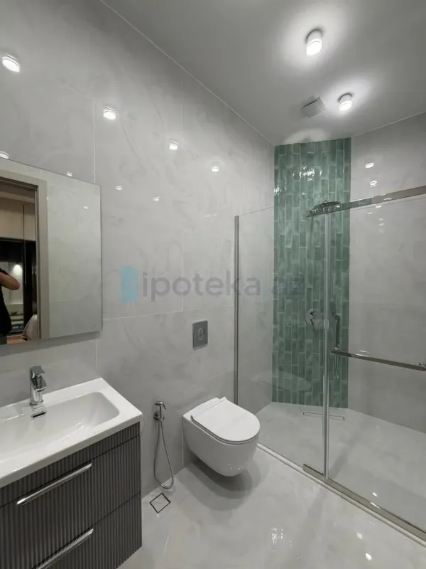 Satılır 4 otaqlı mənzil 300 m²