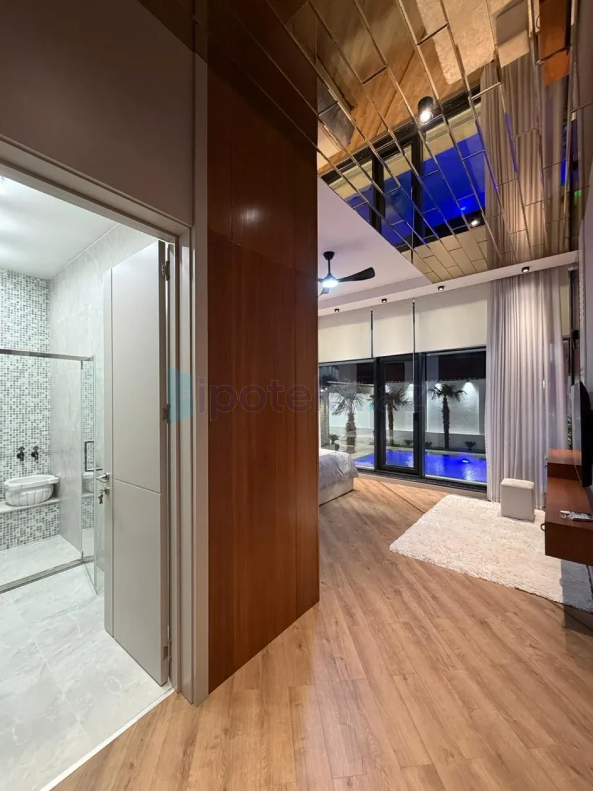 Satılır 4 otaqlı mənzil 300 m²
