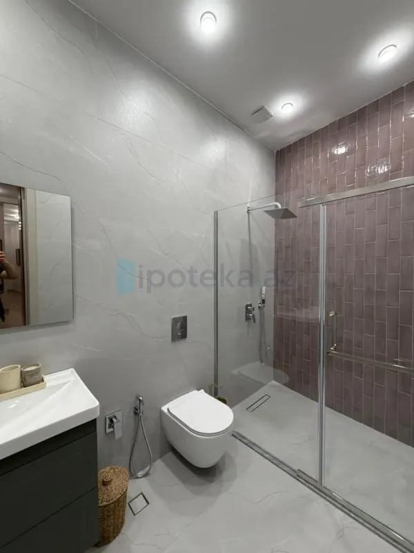 Satılır 4 otaqlı mənzil 300 m²