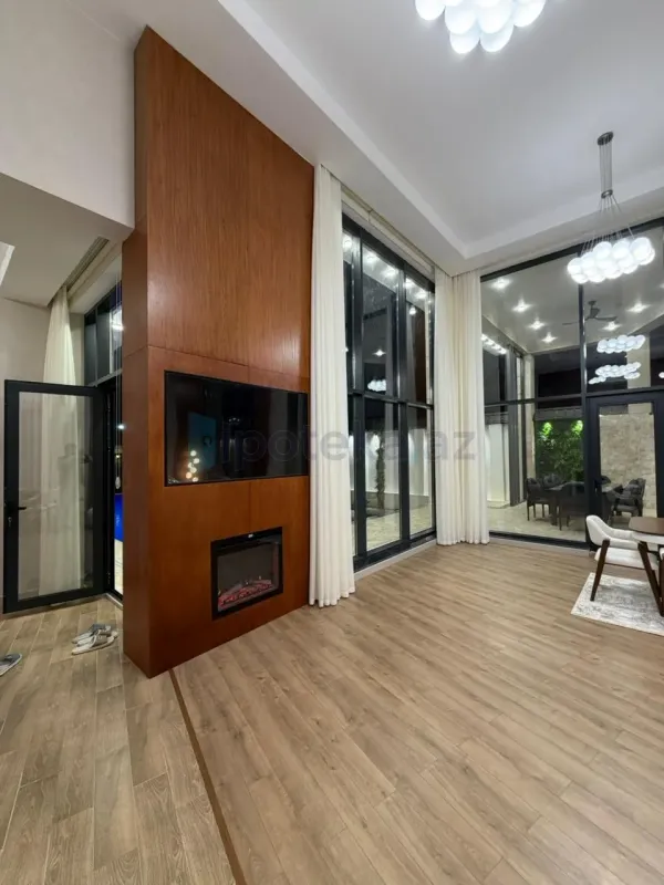 Satılır 4 otaqlı mənzil 300 m²