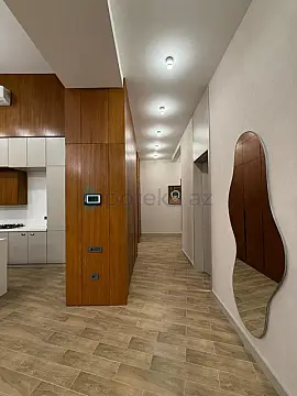 Satılır 4 otaqlı mənzil 300 m²