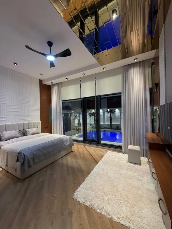 Satılır 4 otaqlı mənzil 300 m²