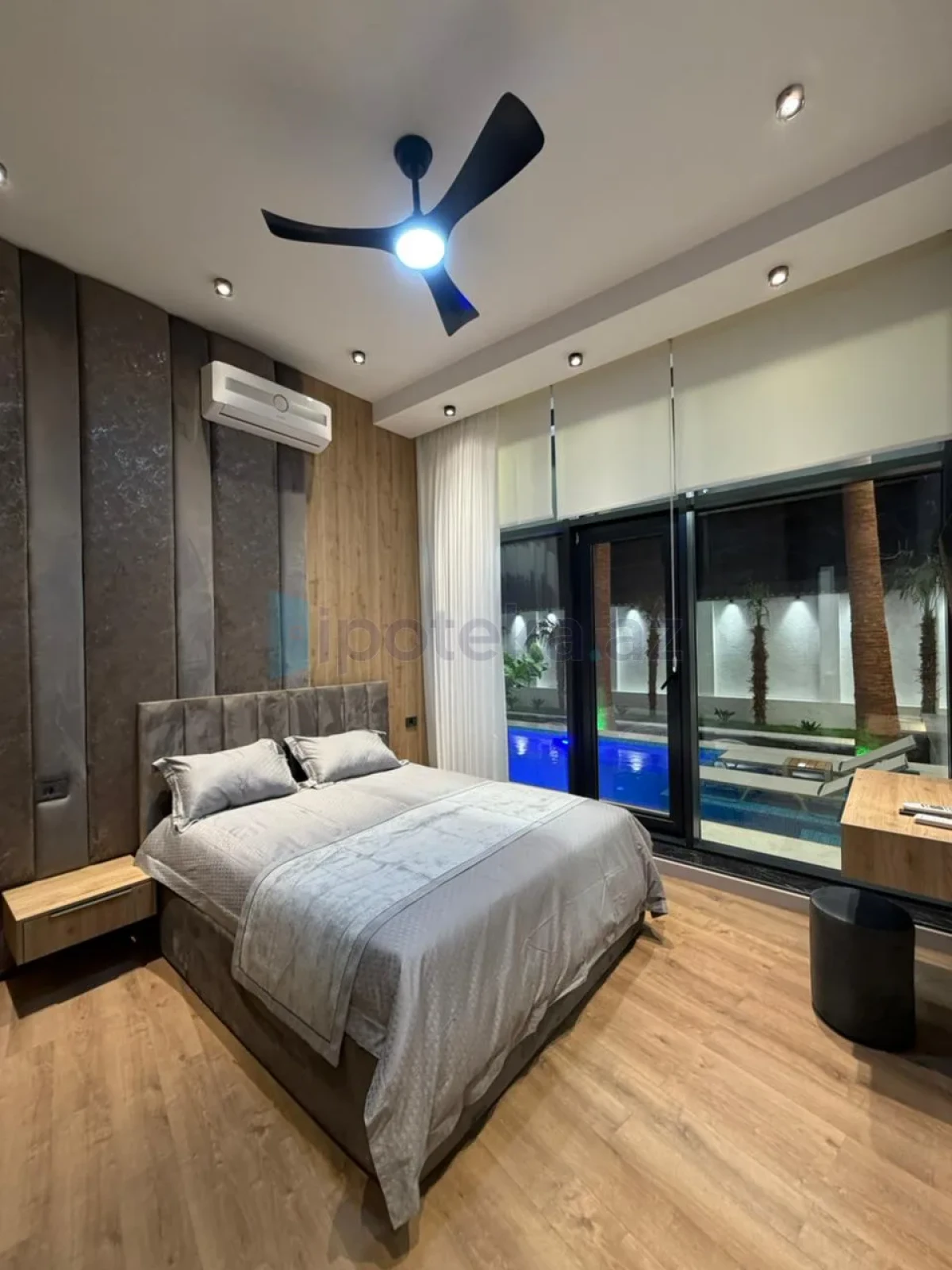 Satılır 4 otaqlı mənzil 300 m²