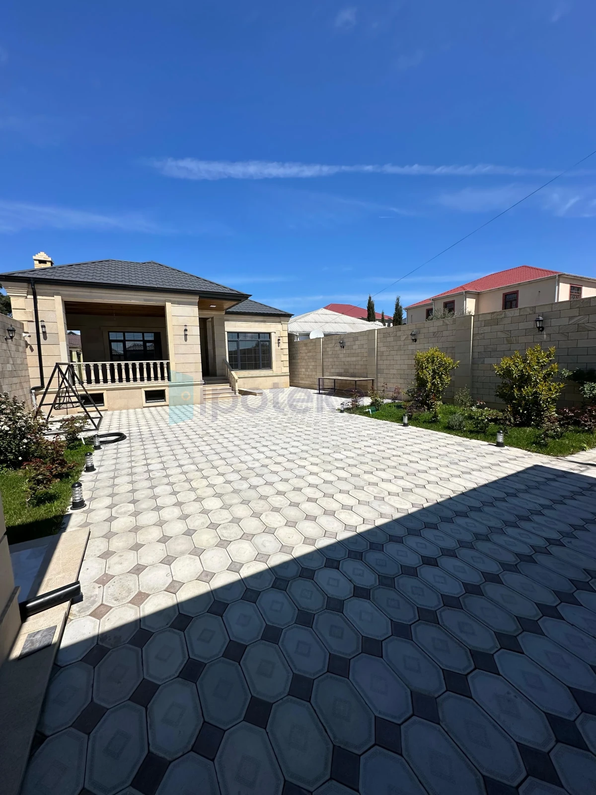 Satılır 5 otaqlı həyət evi 160 m²