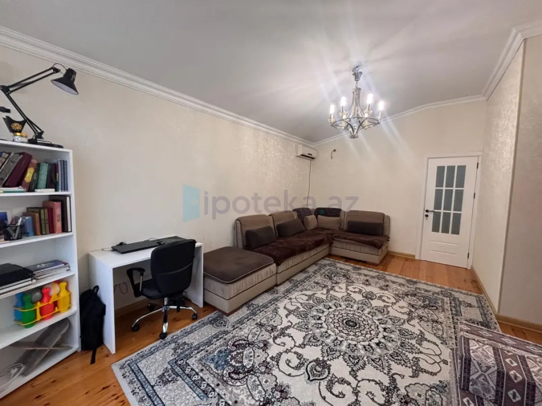 Satılır 6 otaqlı mənzil 220 m²