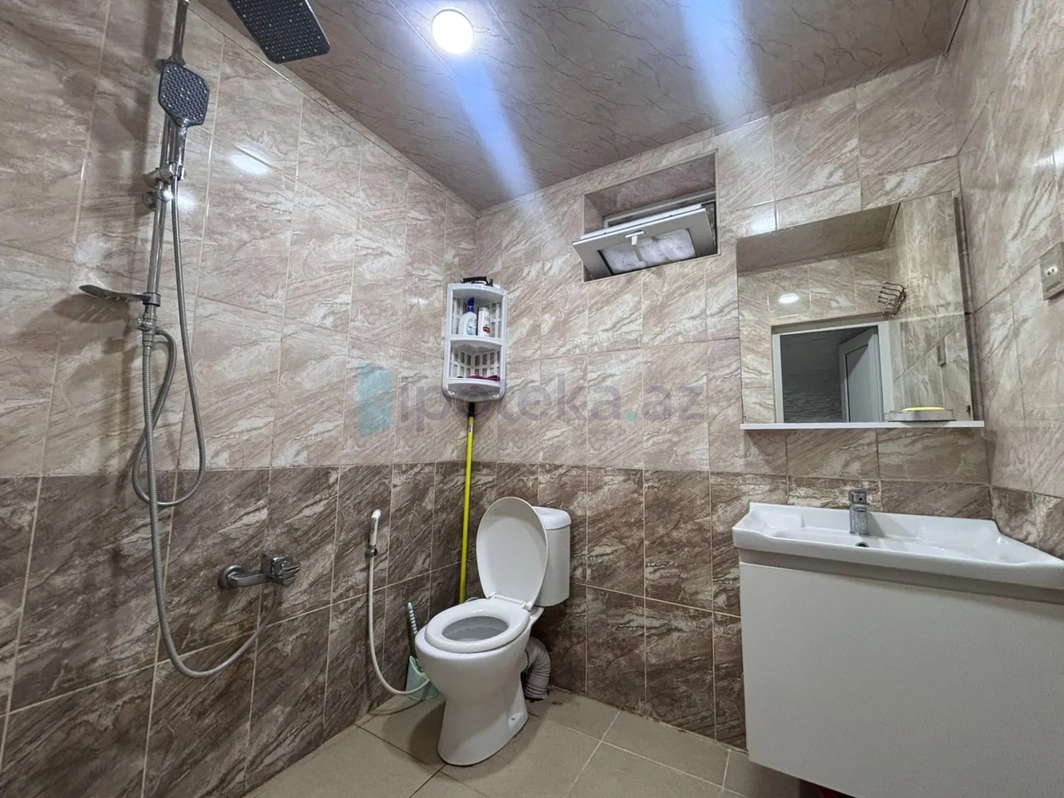 Satılır 6 otaqlı mənzil 220 m²