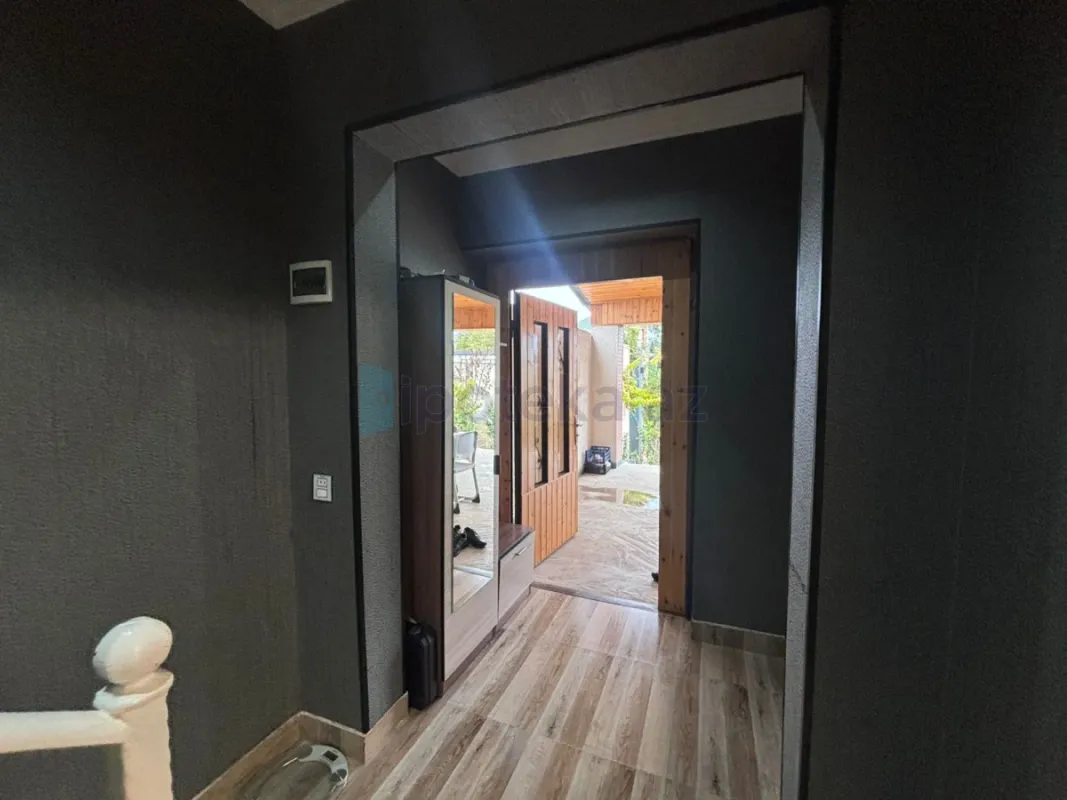 Satılır 6 otaqlı mənzil 220 m²