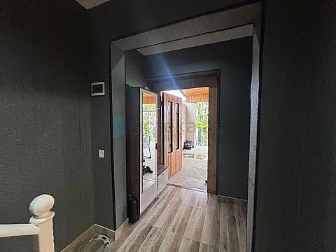 Satılır 6 otaqlı mənzil 220 m²