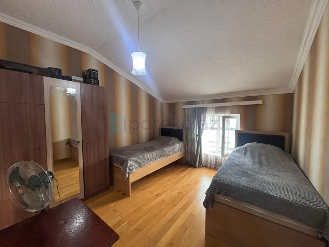 Satılır 6 otaqlı mənzil 220 m²