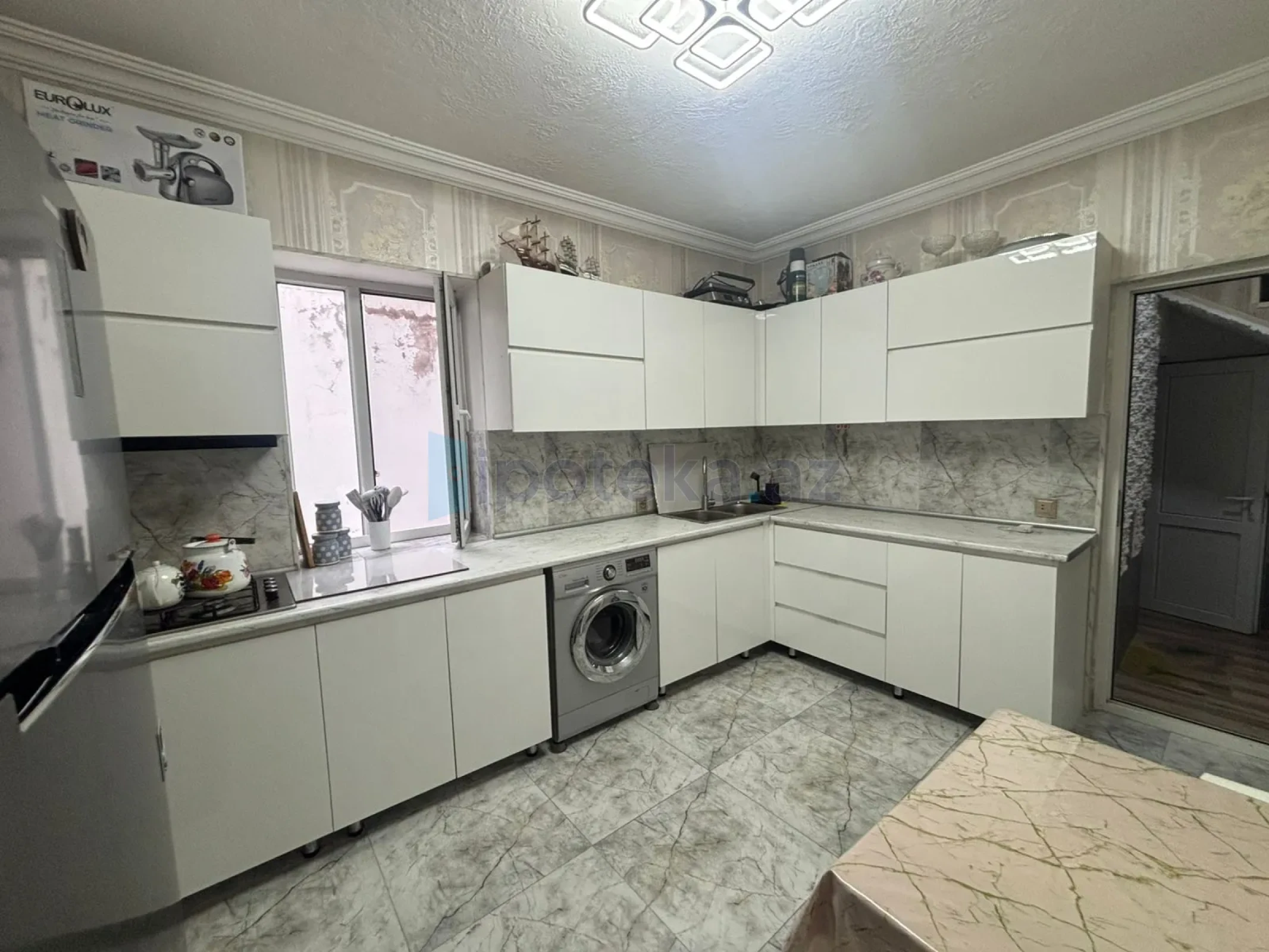 Satılır 6 otaqlı mənzil 220 m²